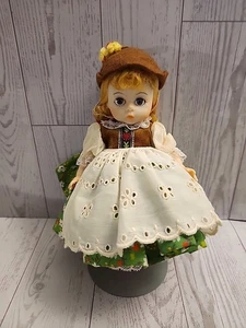 De colección Madame Alexander 7 pulgadas Austria Muñeca Extranjera Internacional Amigos - Imagen 1 de 3