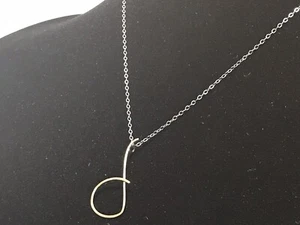Collar colgante de plata esterlina oxidada oxidada ""d"" oro liso Melissa Joy Manning - Imagen 1 de 10