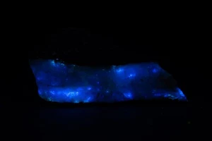 JH23223 Carpathite / Karpatite in Quartz 4th of July Mine, CA - Imagen 1 de 2