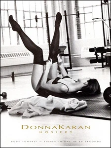 Anuncio de revista moderno para medias DONNA KARAN tirando de sus medias negras082124 - Imagen 1 de 1