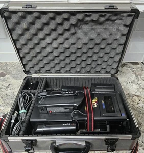 Vintage SONY CCD-V8AF Video Camera Recorder ▪︎ GREAT EXTRAS: Case, RFU-80UC, + - Picture 1 of 23