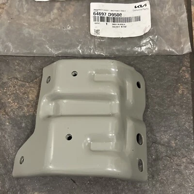 OEM NEW 2020-2022 Kia Sportage Battery Bracket Support Plate 64697-D9500 - Image 1 of 4