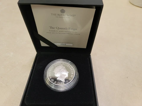 2022 £5 The Queen’s Reign Charity & Patronage 1 oz  Proof Silver Coin T9809 Cover