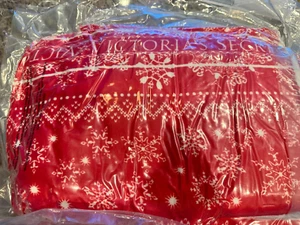 Victorias Secret Pink Cozy Plush Fleece Red Blanket 60" X 50" New Vacuum Sealed - Picture 1 of 1