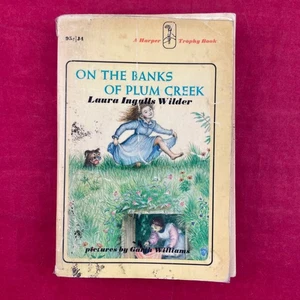 Vintage 1971 On The Banks Of Plum Creek Laura Ingalls Wilder Paperback Book - Picture 1 of 17