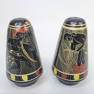 Handgeschnitzte/bemalte griechische Krieger & Bauer Kunst Vintage Salz & Pfefferstreuer - Bild 1 von 7