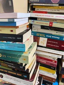 Bücher Paket | 40 Romane Taschenbücher | Belletristik Romane (gemischte Genre) - Bild 1 von 3