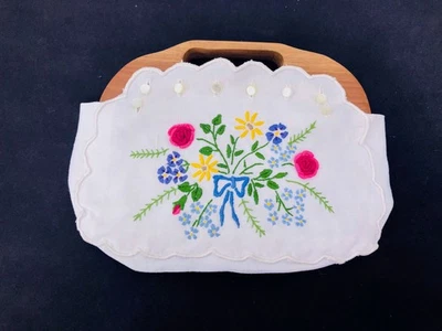 Vintage 70s White Linen Floral Embroidered Bermuda Bag w Alt. Solid White Cover - Image 1 of 4