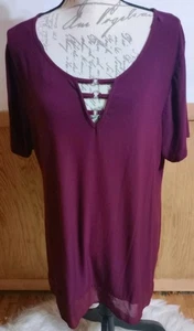 Belldini  Maroon SS Tunic Top Sz Plus 2X Rhinestone Embellishments Sheer Hem EUC - Picture 1 of 7