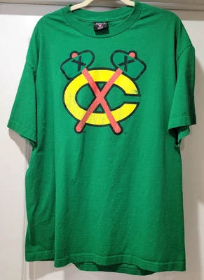 CHICAGO BLACKHAWKS Tomahawk Cross Shirt Size XL Green T-shirt - Image 1 of 4
