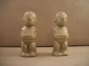 Vintage Trader Vics Ceramic Tiki Men Statues Salt And Pepper Shakers - 4.5" Tall - Picture 1 of 7