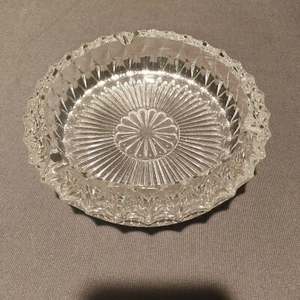 Clear Glass Crystal Designed Large Ashtray - Picture 1 of 8