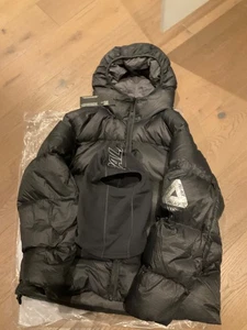 In hand Palace Pertex Quantum Balaclava Puffa Jacket Size medium Brand New - Picture 1 of 4