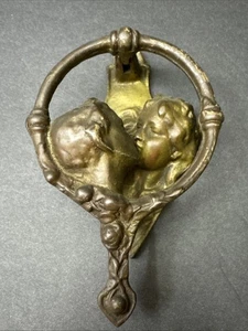 Vintage Romeo And Juliet Kissing Lovers Couple Door Knocker Brass Metal - Picture 1 of 7