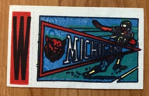 1961 Topps Fútbol Flocado Pegatinas Michigan Wolverines Team - *Pliegue* - Imagen 1 de 1