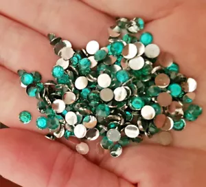 1440 5mm Ss20 non hotfix GIOIELLO verde TEAL acrilico STRASS perline - Foto 1 di 1