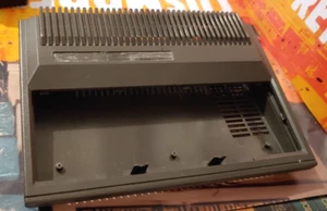 Carcasa / case Commodore 116 C 116 (con tornillos) classic 8 bits .264 no serial - Imagen 1 de 6