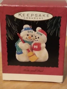 1995 Hallmark Keepsake Ornament = Mom and Dad = Snowmen Theme - Picture 1 of 1