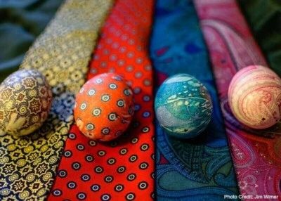 Vintage Indiano 25 Peças de Retalhos de Sari de Seda Reciclada/Tecido 8"x8" Sucatas de Tecido - Imagem 1 de 4