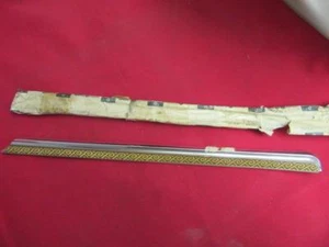 Left Fender Front Moulding Spring Special 1970 Newport NOS MOPAR 3579093 - Foto 1 di 3