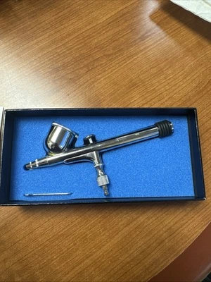 Iwata HP-C High Precision Dual Action Gravity Feed Airbrush - Image 1 of 4