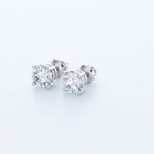 0,7 CTW DIAMANTES NATURALES G/VS2 CORTE REDONDO ORO BLANCO 14K TACHUELAS CLÁSICAS DE CUATRO PUNTAS - Imagen 1 de 3
