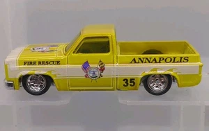 Custom - Hot Wheels 83 Chevy Silverado Toys R Us Fire Rods Yellow 2009 - Custom - Bild 1 von 7