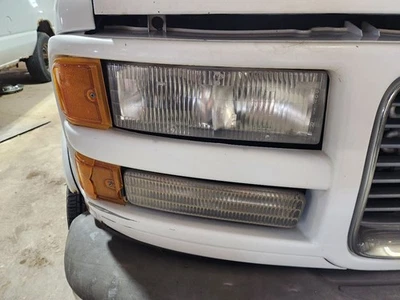 Passenger Right Headlight Composite Fits 96-02 GMC SAVANA 1500 VAN 1258345 - Image 1 of 4
