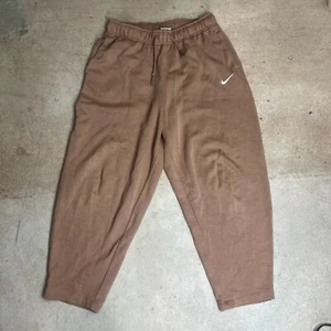 Nike Sportswear Essentials Women's Medium Fleece Curve Ankle Pants DD5636-256 - Picture 1 of 8