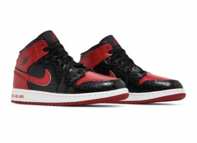 Jordan Retro 1 Mid "Negro + Rojo = Criado" GS DM9650-001 y PS DM9651-001 Foto 1 de 4