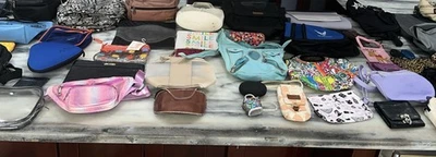 Lote de 60 bolsos carteras pequeños vintage de cuero unisex para hombre y mujer de los años 70 a la actualidad Foto 1 de 4