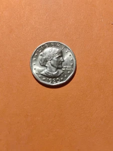 π°π°1980-D Susan B Anthony $1 Dollar Coin - WIDE RIM ERROR - Picture 1 of 2