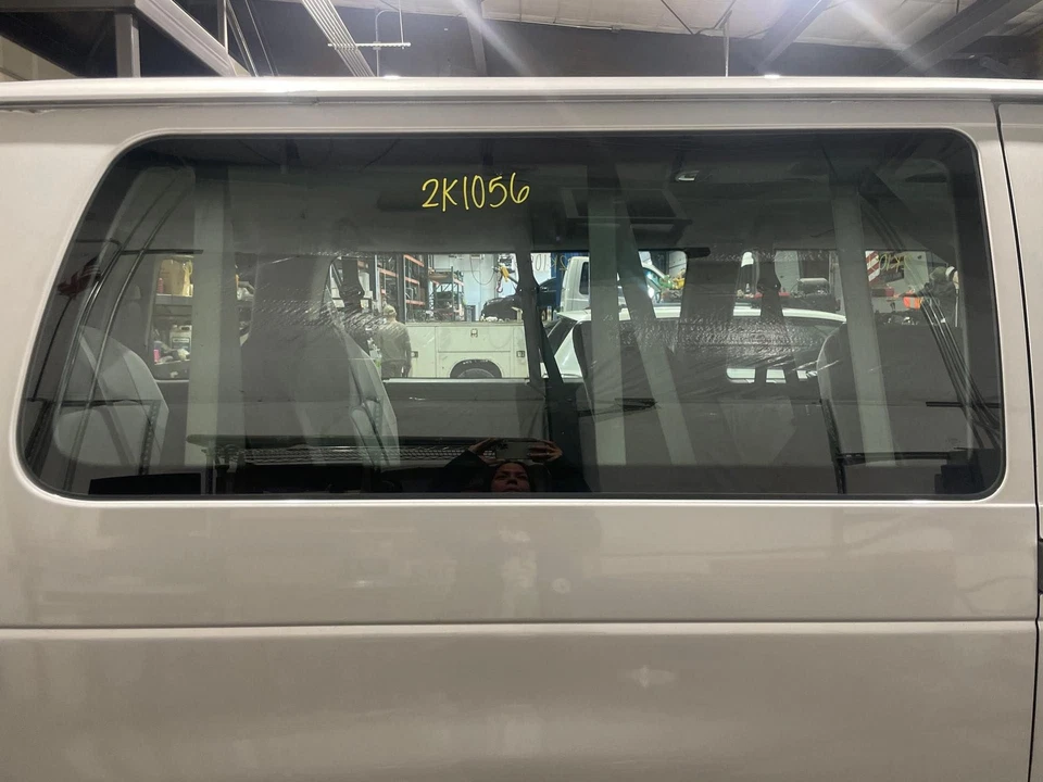 99-14 Ford E350 Quarter Window/Glass Extended Van middle tinted RH - Imagem 1 de 1