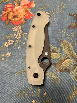 Spyderco Military, Jade G-10 (4" Negro), Bloqueo de Compresión, CPM-M4, C36CM4PBK Foto 1 de 4