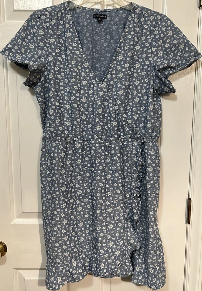 J. Vestido envolvente sintético Crew Mercantile grande azul cambray floral con volantes para mujer Foto 1 de 4