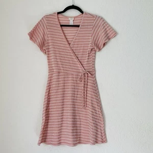 Caution to the Wind Kleid Damen M rosa weiß Faux Wickel Stretch Mini Trad Wife - Bild 1 von 7