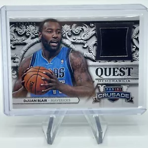 2013-14 Panini Crusade Quest Memorabilia Card #43 DeJuan Blair Jsy /299 Mavs - Bild 1 von 3