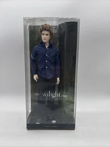 The Twilight Saga: Breaking Dawn Part 2 Jasper 2012 Barbie bambola nuova etichetta rosa - Foto 1 di 8