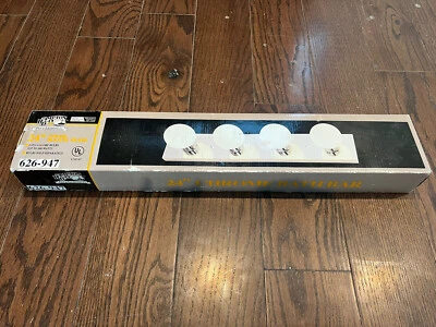 Barra de banho Hampton Bay 24 pol.W 4 lâmpadas acabamento cromado (sem lâmpadas) NOS - Imagem 1 de 4