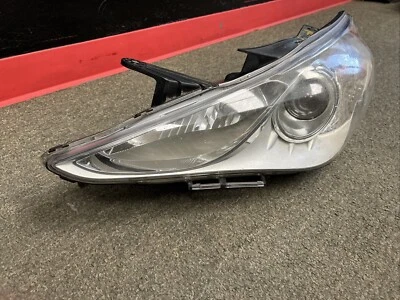 Conjunto de faros izquierdos Hyundai Sonata 2011-2014 borde blanco plateado Foto 1 de 4