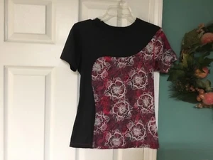 Skirt Sports Women’s Red/Gray/Black Short Sleeve Shirt Size XS (CON15) - Picture 1 of 6