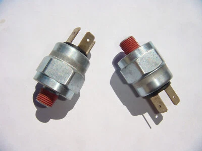 Новые из старых запасов немецкие 3-штырьковые переключатели стоп-сигналов Volkswagen - Изображение 1 из 2