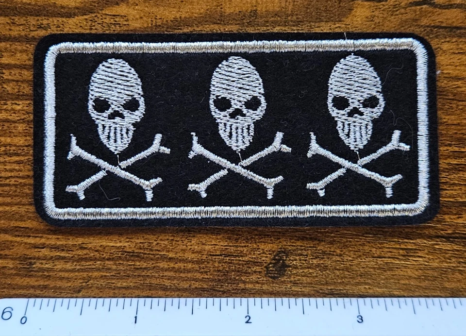 Silver Mylar Skull & Cross Bones Jolly Roger Craft Patch - Image 1 of 1