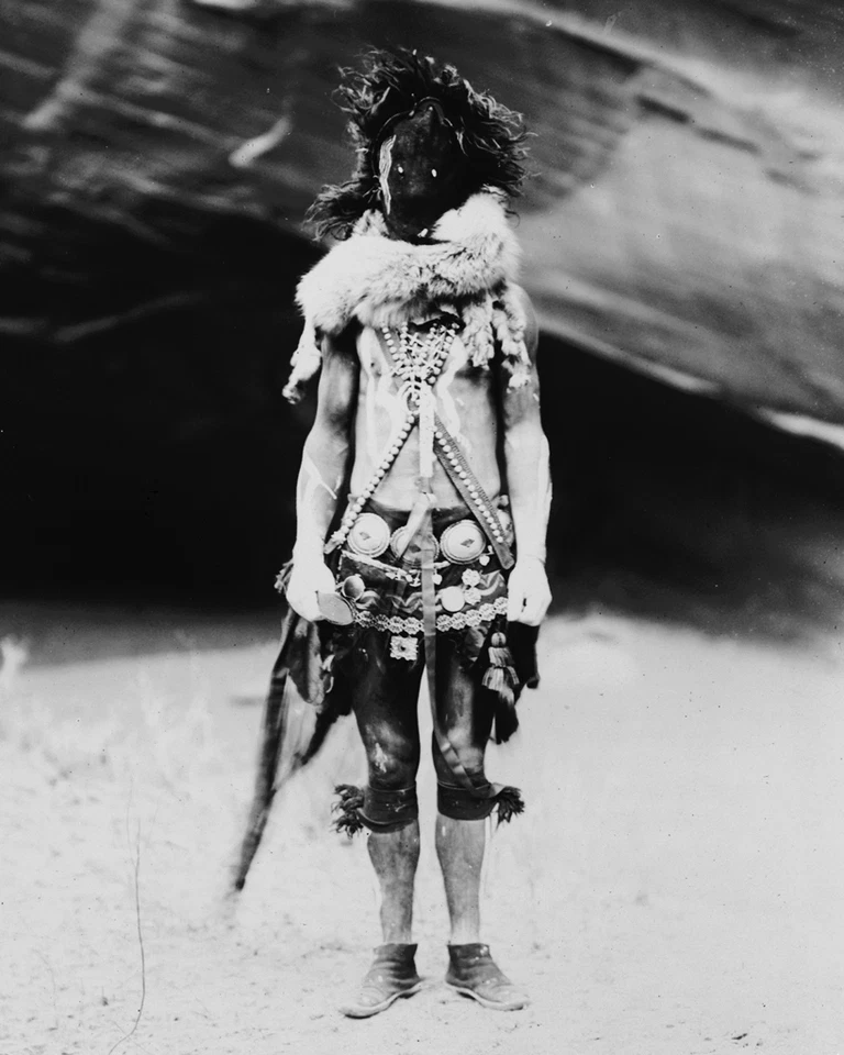 Nueva foto nativa americana 8x10: Nayenezgani, indio navaho en máscara y disfraz Foto 1 de 1