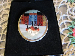 B BUCKLEY MOSS Brooch Pin Society 20th Anniversary Just Visiting 2007 - Picture 1 of 3
