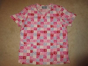SCRUBS - SS Shirt - Pink Hearts - Comfy Cotton Scrubs - Sz Medium - Picture 1 of 5