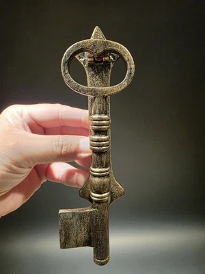Antique Brass Vintage Style Cast Iron Key Door Knocker - Image 1 of 4