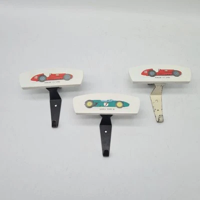 Ferrari Lotus F1 Formula 1 clothes hanger vintage automobilia decor design - Imagem 1 de 4