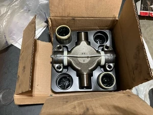 Genuine OEM Meritor RPL Series U Joint Assembly CP25-RPL-S1 , 85107584 - Foto 1 di 4