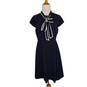 J. Rundhalsausschnitt Kontrast Bindeband Ausschnitt Kleid marineblau bescheiden Krepp Flügelärmel zierlich Damen 8P - Bild 1 von 11